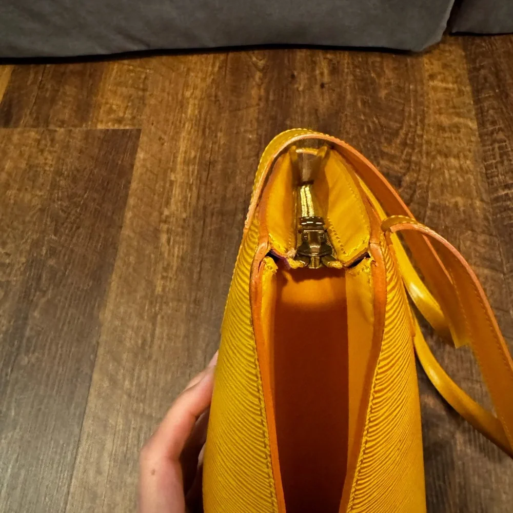 Louis Vuitton Yellow Epi Leather Saint Jacques MM Shoulder Bag - Picture 8 of 12